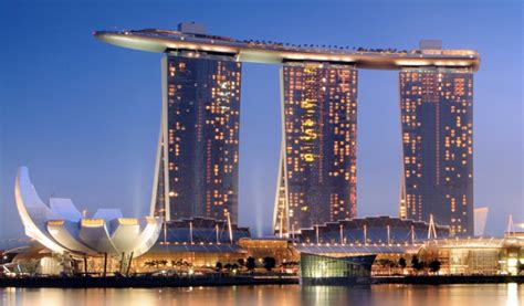 Top 20 Luxury Hotels in Singapore .